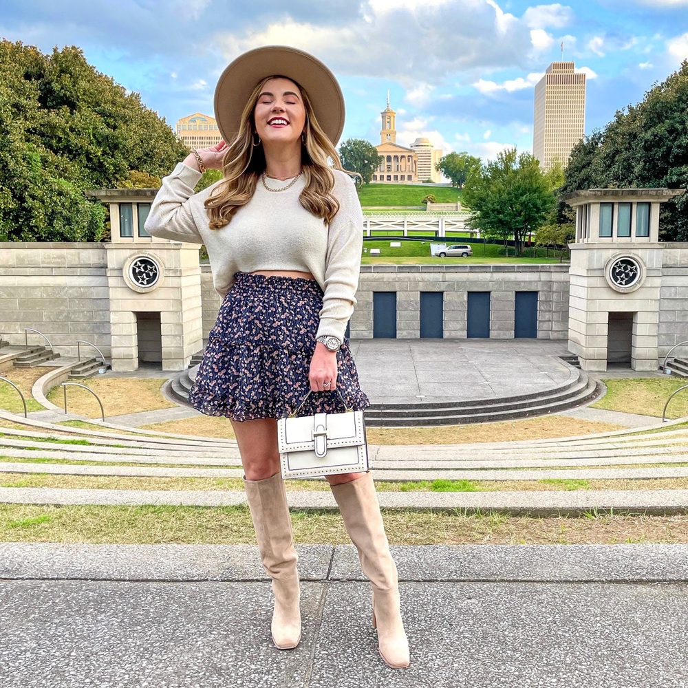 Floral skirt from Pink Lily Boutique. Size small.